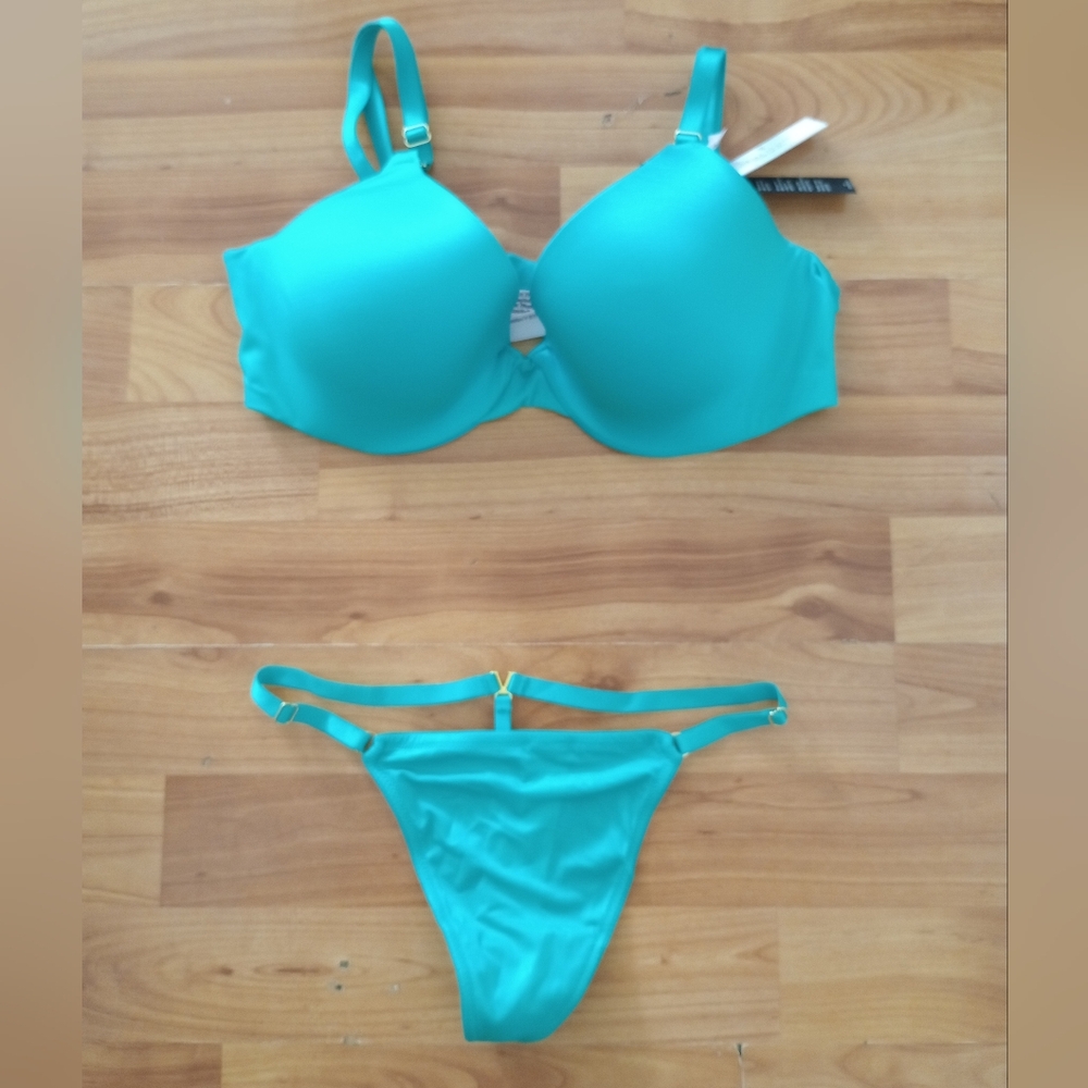 NEW VS VERY SEXY PUSH UP BRA SET